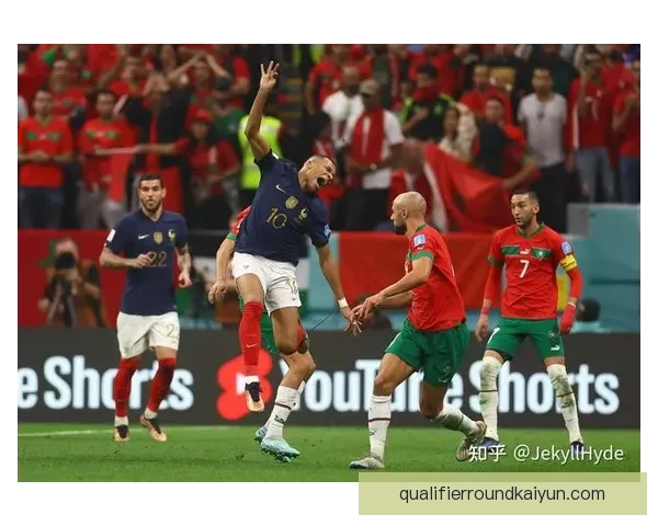 阿尔巴与梅西配合默契，表现稳健助力球队进攻持续提升